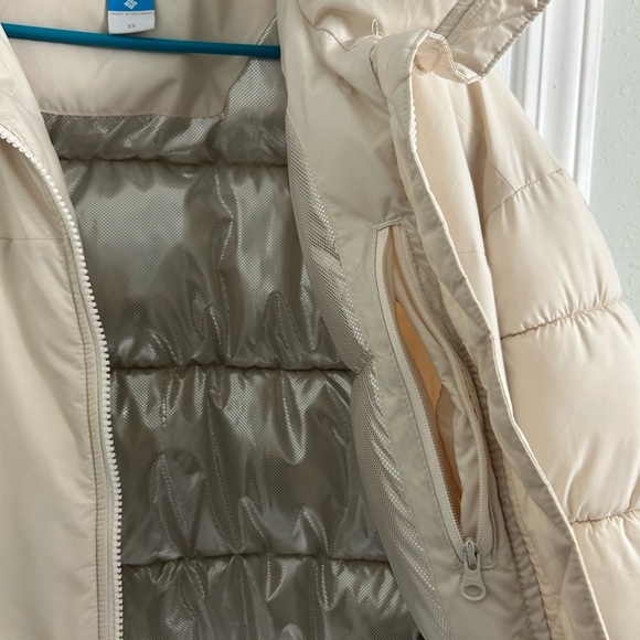 Columbia Cream Cropped Puffer Jacket - Picture 5 of 10